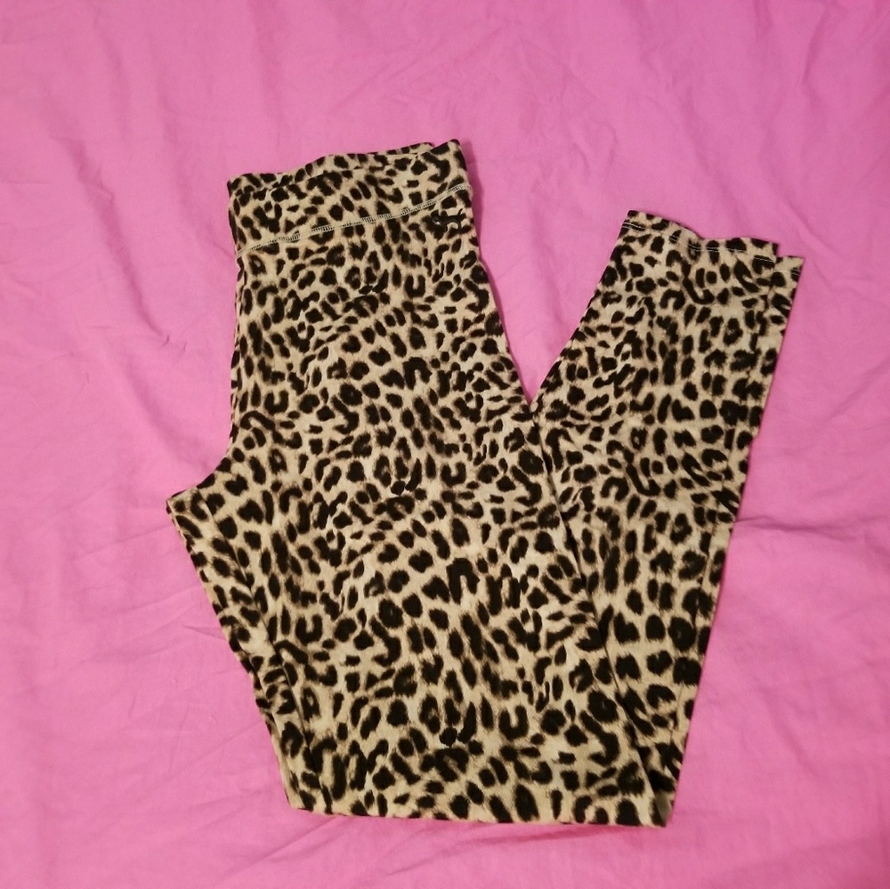 Victoria's Secret PINK Leopard print leggings